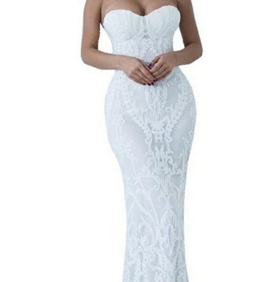 Sparkling white strapless dress with train - Picture 12 of 16